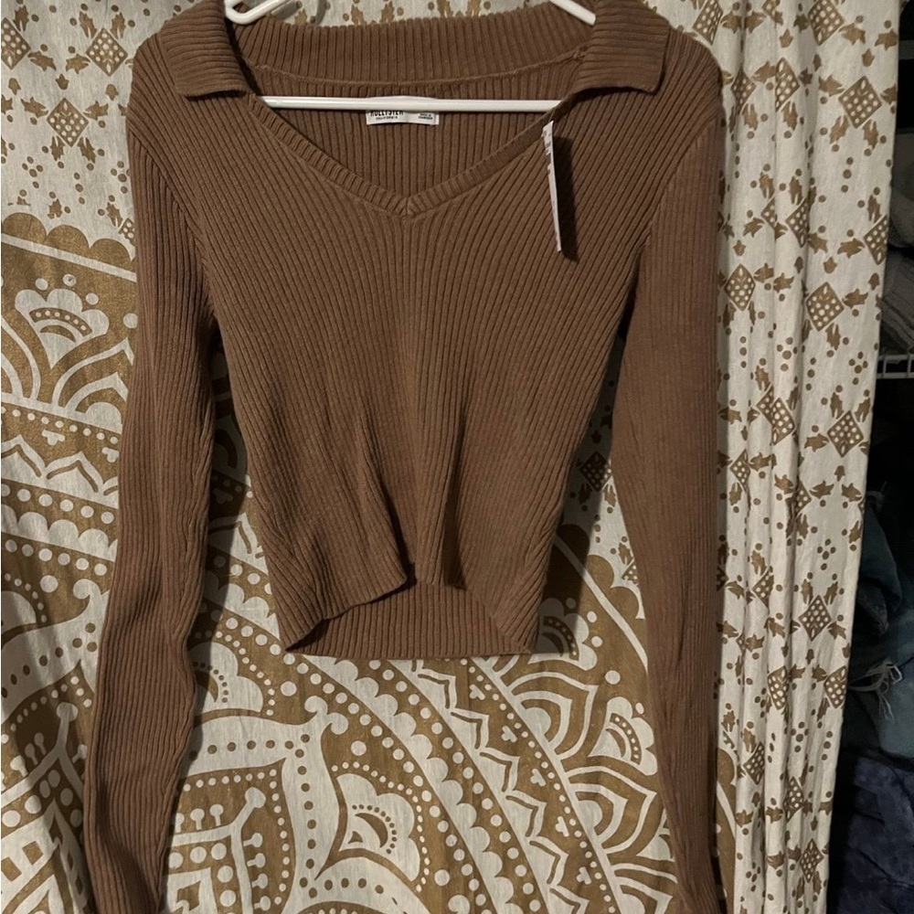 Hollister women’s  Tan Ribbed V-Neck Sweater